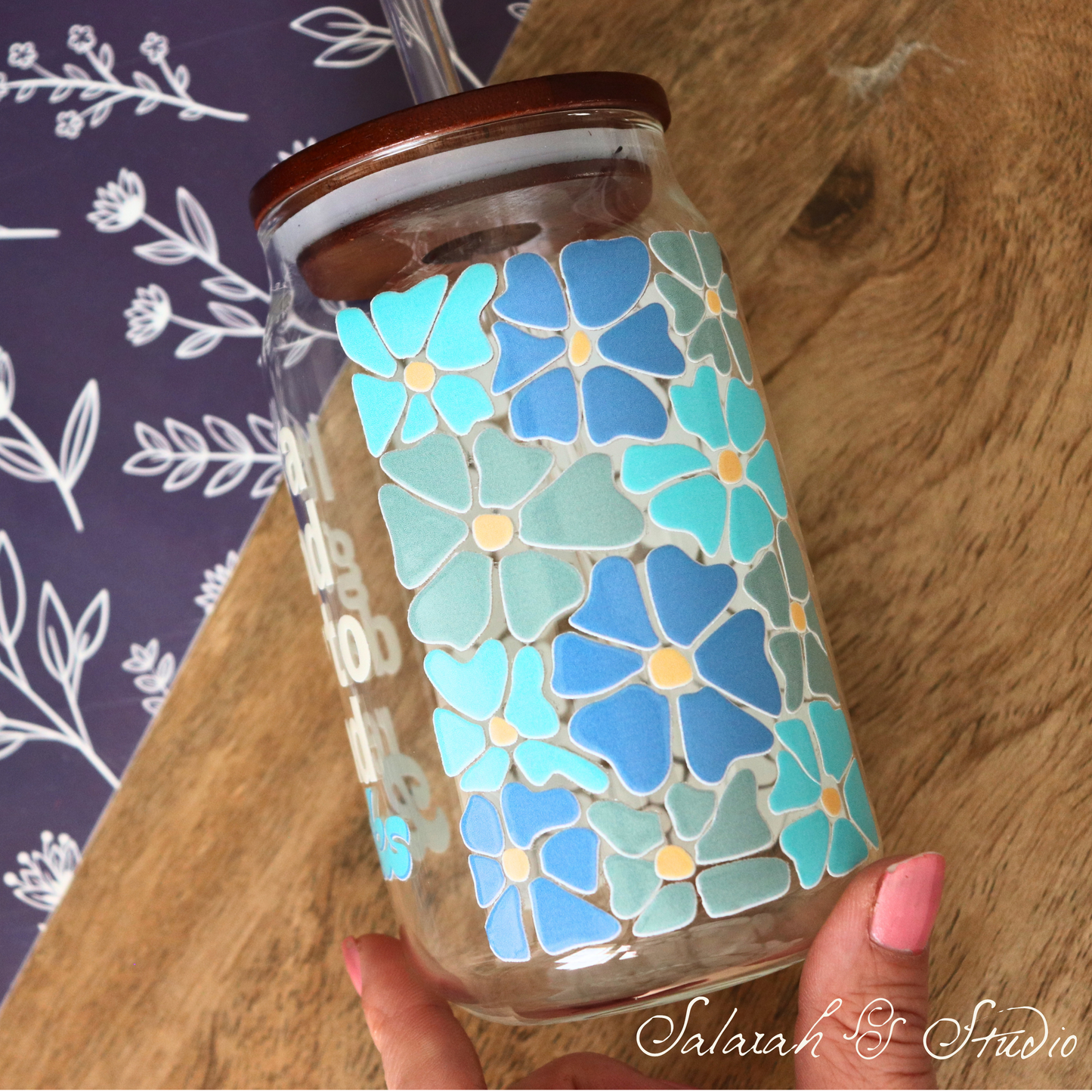 It's a Good Day to Read Books - Glass Tumbler with Straw (500ml)