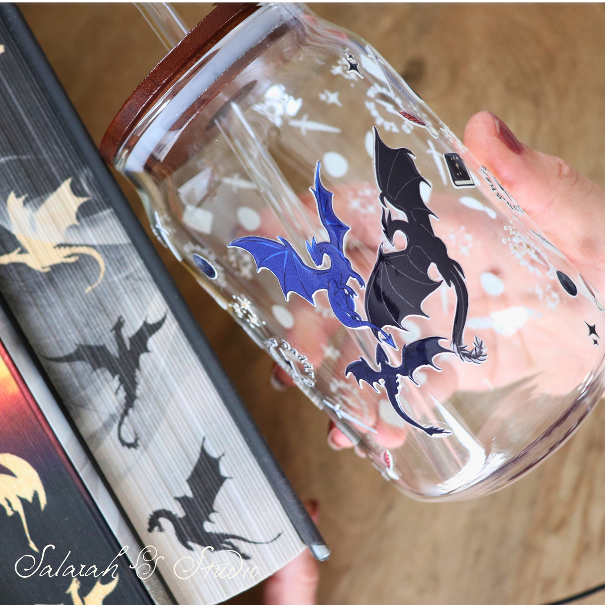 Fourth Wing - Glass Tumbler with Straw (500ml)