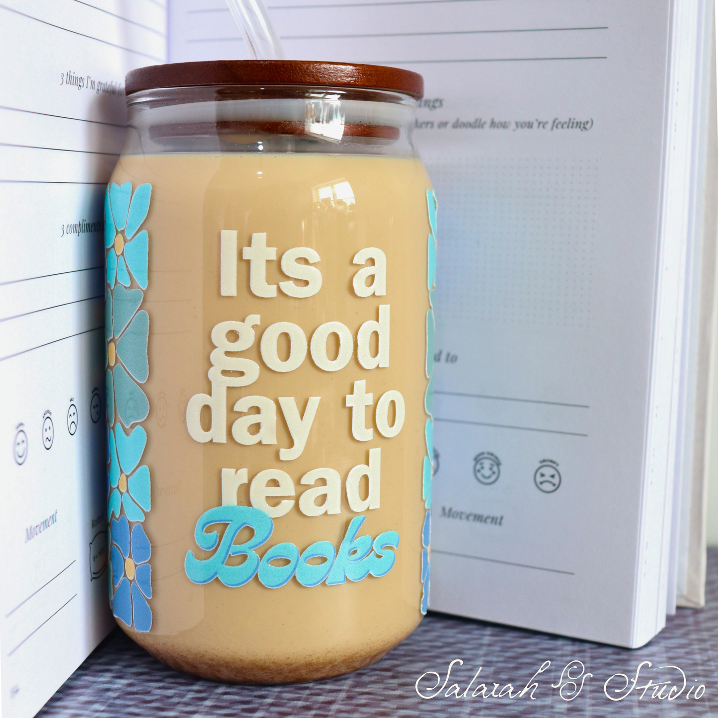 It's a Good Day to Read Books - Glass Tumbler with Straw (500ml)